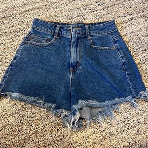 Adorable Medium Wash Denim jean shorts